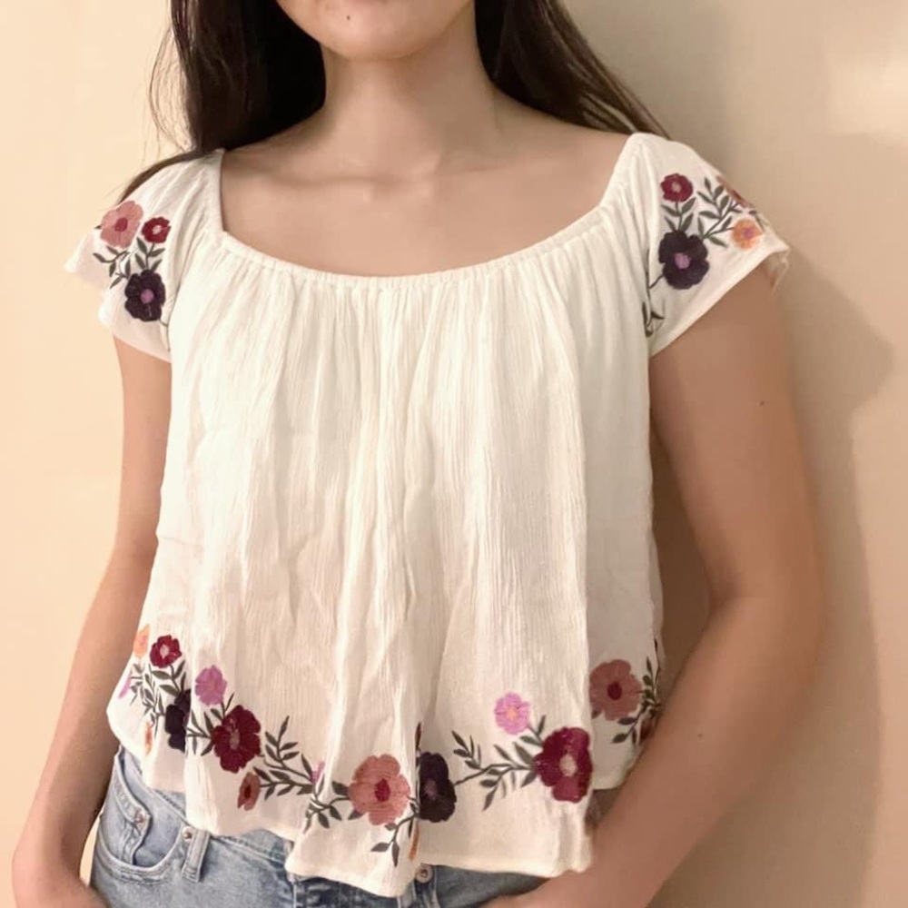 F21 White Floral Embroidered Flowy Blouse